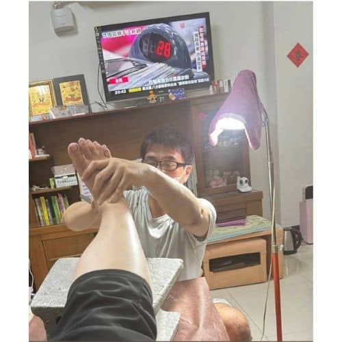line massage-Indoor pedicure service process